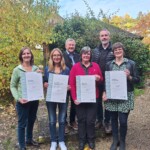 Die Geschäftsführerinnen (v.l) Beate Singhartinger (Naturpark Frankenwald), Nadine Menchen (Naturpark Fränkische Schweiz-Frankenjura), Isabel Lautenschlager (Naturpark Hirschwald) und Johanna Sieger (Naturpark Frankenhöhe) mit Heinrich Schmidt (Präsident Naturparkverband Bayern) und Julian Bruhn (Vorstandsmitglied und Qualitäts-Scout VDN) © Markus Dollacker