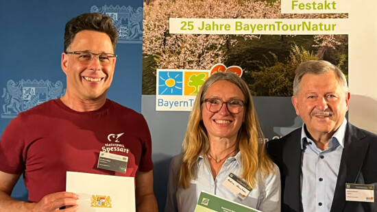 Dr. Oliver Kaiser (Geschäftsführer Naturpark Spessart), Nadine Menchen (Geschäftsführerin Naturpark Fränkische Schweiz-Frankenjura) und Heinrich Schmidt (Präsident Naturparkverband Bayern e.V.) © Heinrich Schmidt