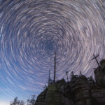 Sternenhimmel-Strichspur über dem Dreisessel-Berg im Bayerischen Wald © G. Hackner